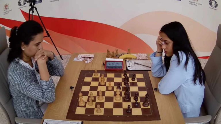 Fide Women’s World Cup : కోనేరు హంపి, దివ్య దేశ్‌ముఖ్ మధ్య రెండో క్లాసిక్‌ గేమ్‌ డ్రా