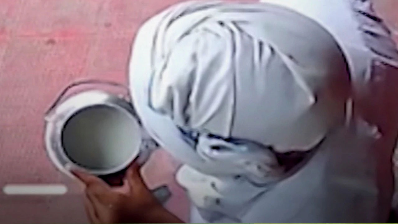 UP: శివుడికి అభిషేకం చేసే పాలలో ఉమ్మేసిన ముస్లిం వ్యాపారి.. ఎలా బయటపడిందంటే..?(వీడియో)