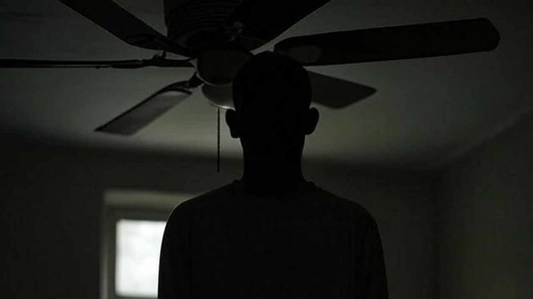 Suicide : ఎక్కడ చూసినా కరప్షన్, పొల్యూషన్.. జీవితంపై విరక్తితో యువకుడు సూసైడ్