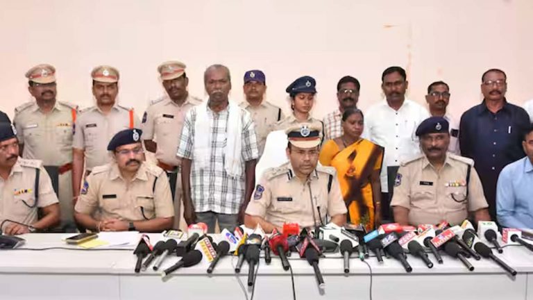 Maoists : 30 ఏళ్ల అజ్ఞాతానికి ముగింపు.. పోలీసులకు లొంగిపోయిన మావోయిస్టు దంపతులు