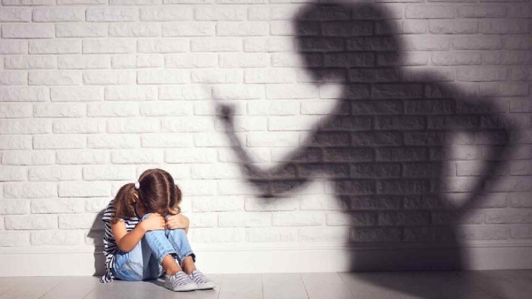 Father: ఛీ వీడేం తండ్రి.. టైమ్‌కు నిద్ర పోవడంలేదని 5 ఏళ్ల కూతురుకు టార్చర్..