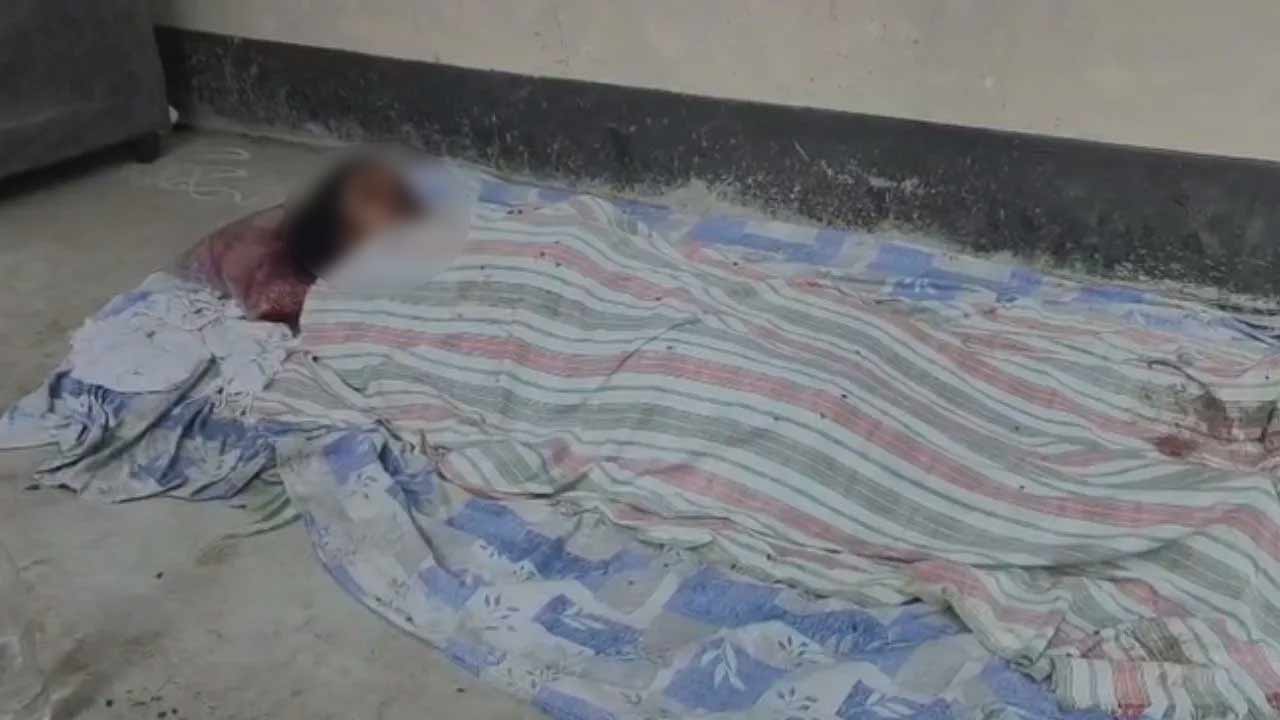 Crime News: వ్యభిచారానికి అంగీకరించలేదని.. ప్రియురాలిని పొడిచి చంపిన ప్రియుడు!