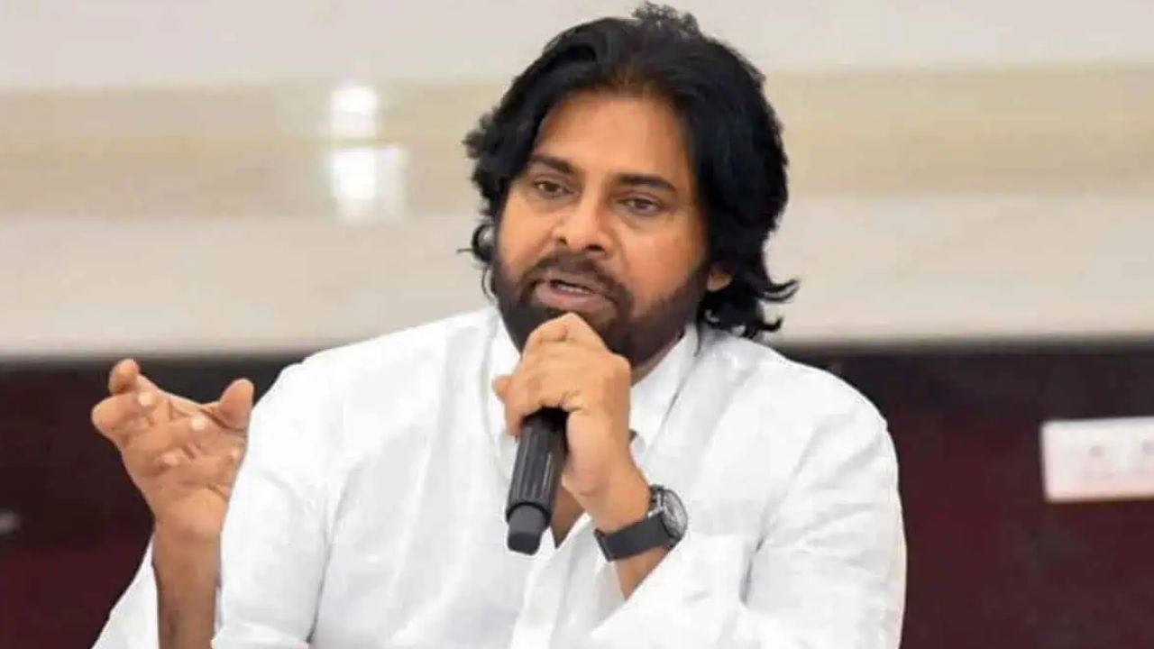 Pawan Kalyan : మొత్తానికి మీడియా ముందుకు పవన్..