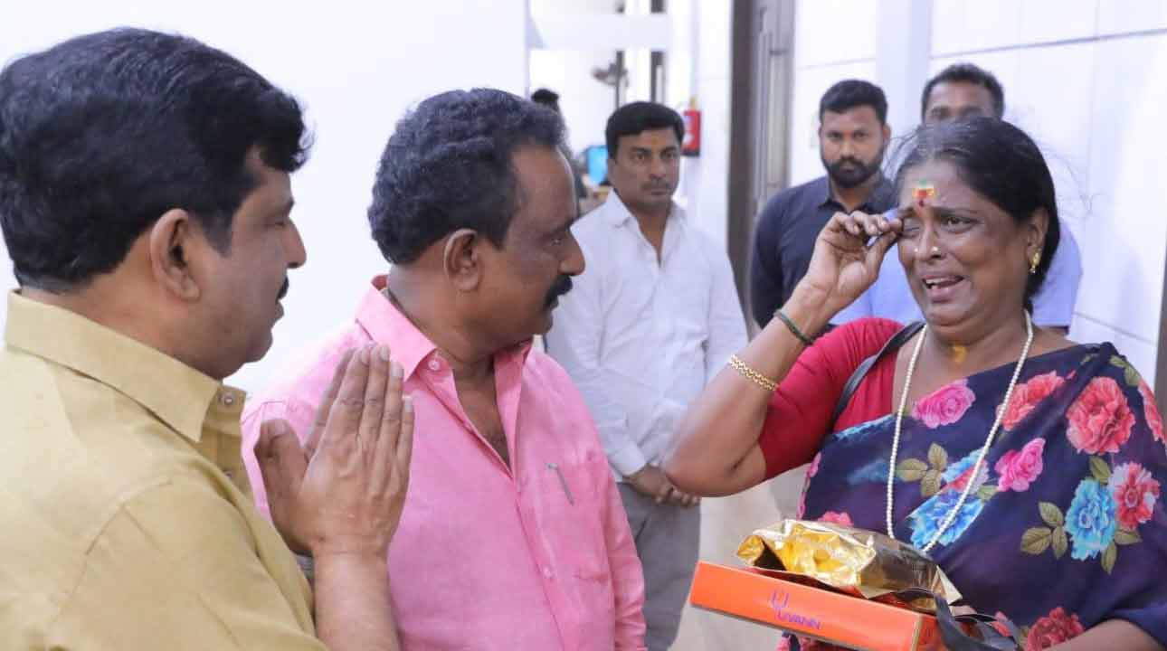 Pawan Kalyan: పాకీజాకు పవన్ కళ్యాణ్ ఆర్థిక సాయం