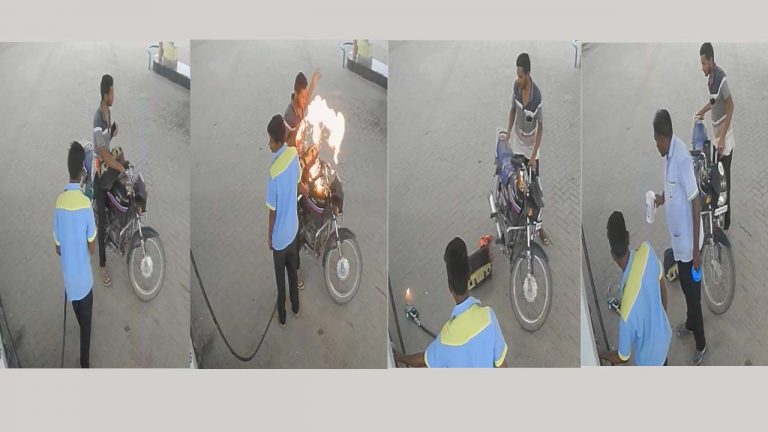 Petrol: దండంరా సామీ.. పెట్రోల్ పోస్తుండగా బైక్ లో మంటలు..