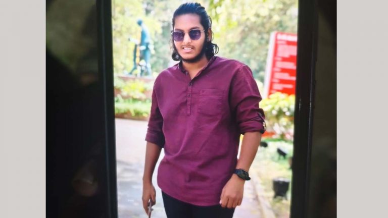 Online Betting: తండ్రి పంపిన రూ. 40 వేలు, ఫ్రెండ్స్ వద్ద మరో రూ. 30 వేలు అప్పు చేసి బెట్టింగ్.. చివరకు