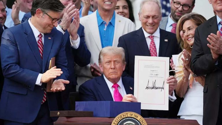 One Big Beautiful Bill: చట్టంగా మారిన ‘వన్ బిగ్ బ్యూటిఫుల్’ బిల్లు.. తన మద్దతుదారులతో ట్రంప్ వేడుకలు