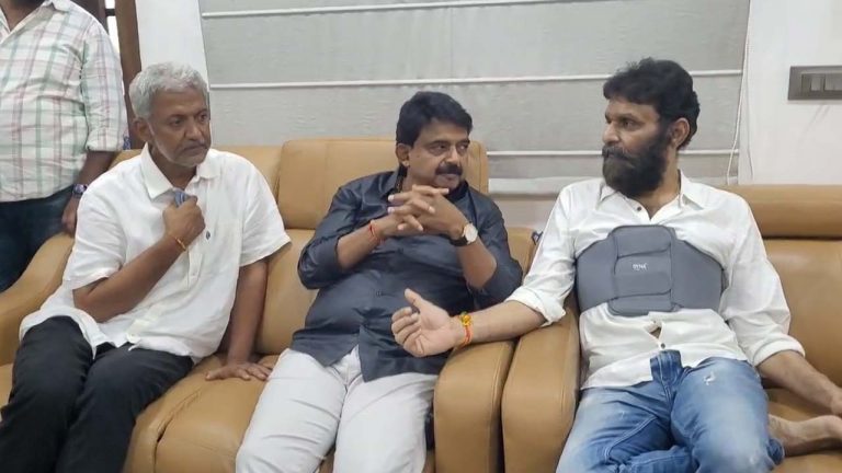 Vallabhaneni Vamsi: వల్లభనేని వంశీని పరామర్శించిన కొడాలి నాని, పేర్నినాని