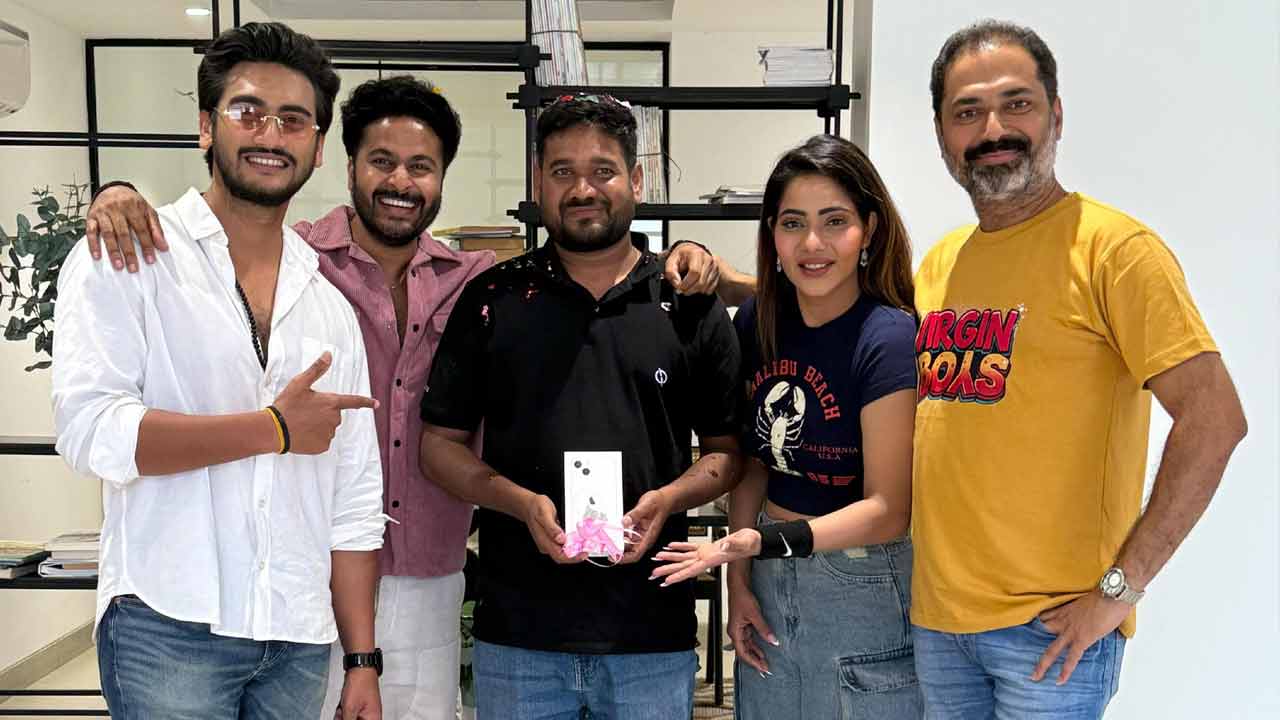 Virgin Boys: ‘టికెట్‌ కొట్టు – ఐఫోన్‌ పట్టు’ అన్నారు..ఓ ఐఫోన్ ఇచ్చేశారు!