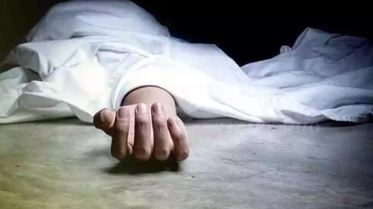 Father Kills Teenage Daughter: చూడకూడని స్థితిలో కూతురు.. నరికి చంపిన తండ్రి..
