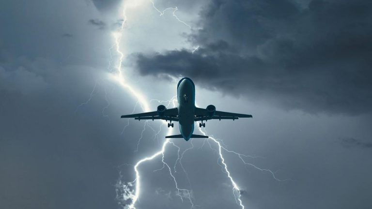 Air Turbulence: గాల్లో కలిసిపోగల జాగ్రత్త.. విమానాలపై తాజా నివేదికలో సంచలన విషయాలు..