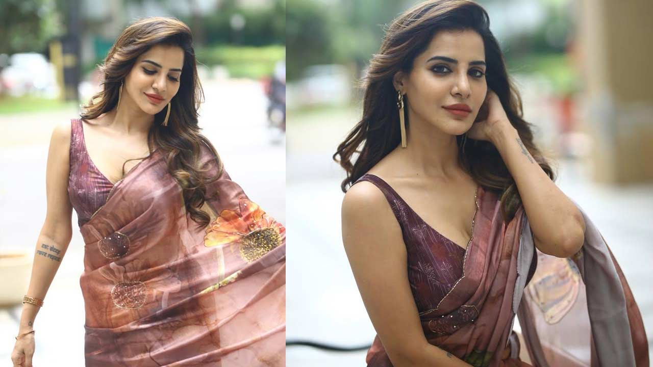 Ashu Reddy : పరువాలన్నీ ఆరబోస్తున్న అషురెడ్డి..