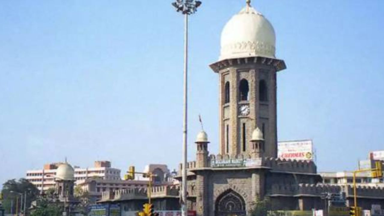 Begum Bazar: బేగంబజార్‌లో కుప్పకూలిన బిల్డింగ్.. బల్దియా అధికారులపై జనం ఫైర్!