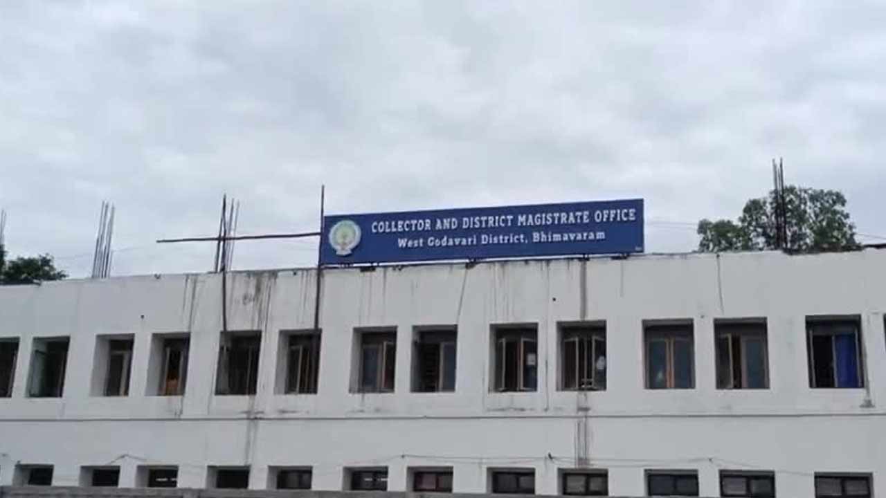 Collectorate Controversy: కలెక్టరేట్ తరలింపు అంశంపై వివాదం