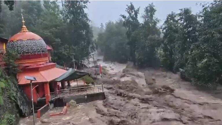 Cloudburst: జమ్మూకాశ్మీర్‌లో క్లౌడ్ బరస్ట్.. నలుగురు మృతి.. ఇళ్లులు ధ్వంసం