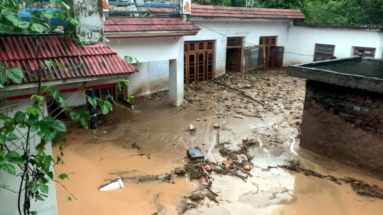 Cloudburst: జమ్మూకాశ్మీర్‌లో మళ్లీ క్లౌడ్‌బరస్ట్.. ఏడుగురు మృతి