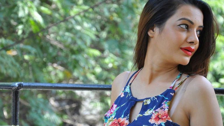 Deeksha Panth : ఇంకేదో అడిగేవాళ్లు.. బిగ్ బాస్ బ్యూటీ షాకింగ్ కామెంట్స్