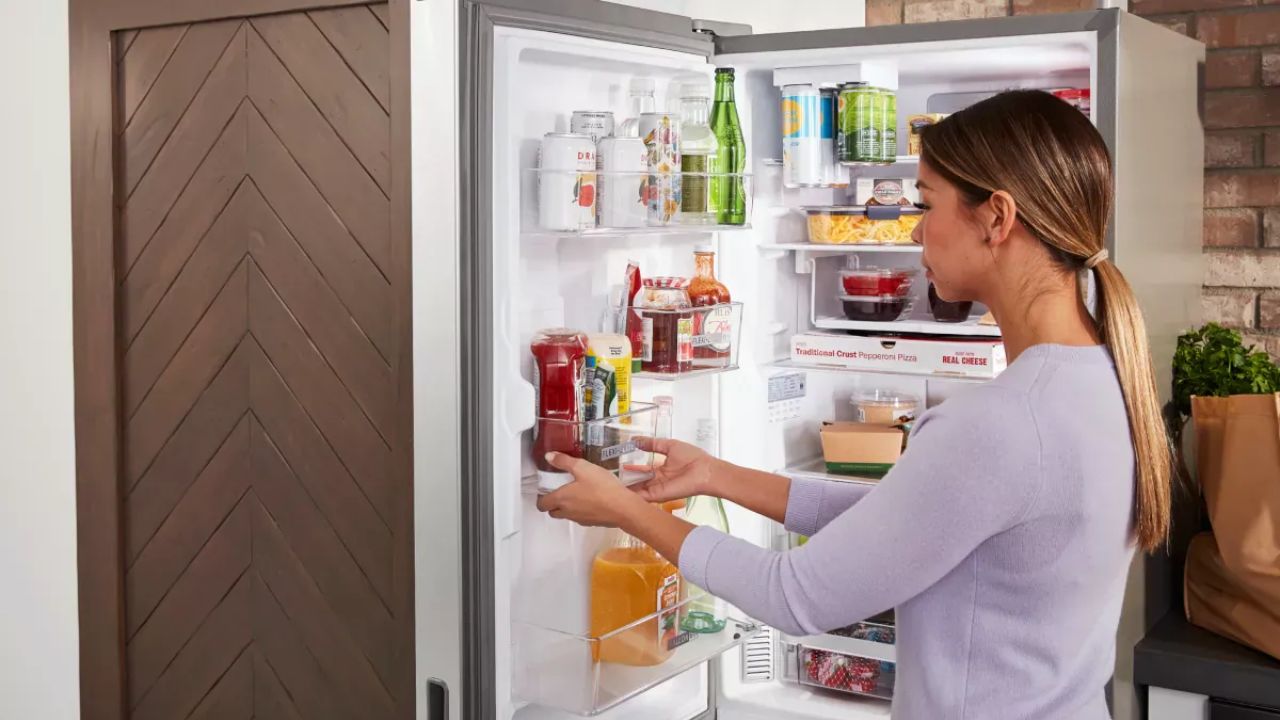 Fridge Cleaning Tips: మీ ఇంట్లో ఫ్రిజ్ ఉందా..! అయితే ఇది మీకోమే