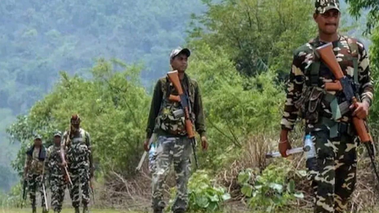 Gadchiroli : గడ్చిరోలిలో నలుగురు మావోయిస్టులు హతం..