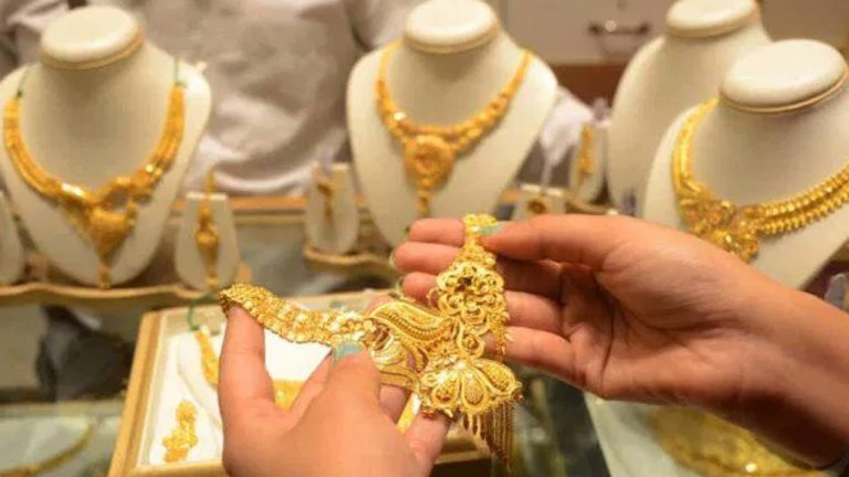 Gold Rates: మళ్లీ బంగారం, వెండి ధరల్లో మార్పులు.. ఈరోజు ధరలు ఇవే