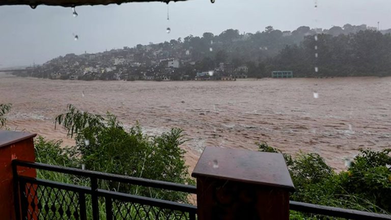 Indo-Pak: పాకిస్థాన్‌కు మళ్లీ భారత్ హెచ్చరికలు.. తావి నదిలో భారీగా వరదల ఉంటాయని వార్నింగ్