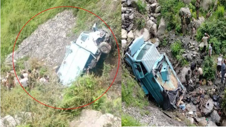 JK: జమ్మూ కాశ్మీర్‌లో విషాదం.. లోయలో పడ్డ బస్సు.. ముగ్గురు జవాన్లు మృతి