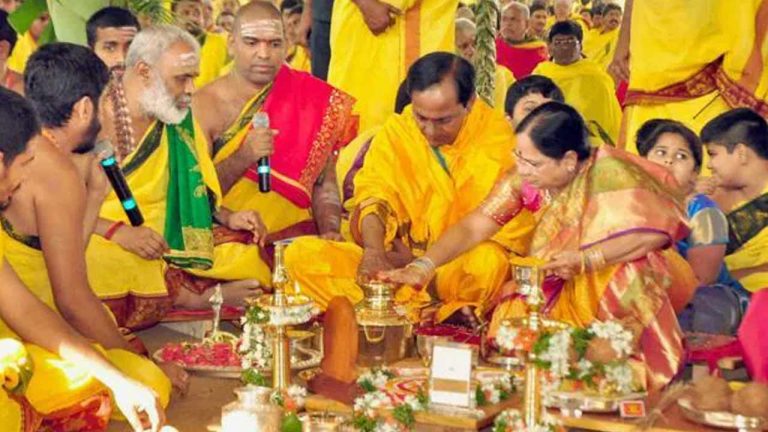 KCR : రేపటి నుండి ఎర్రవల్లి ఫామ్‌హౌస్‌లో చండీ యాగం