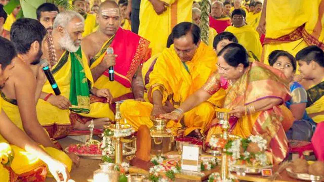 KCR : రేపటి నుండి ఎర్రవల్లి ఫామ్‌హౌస్‌లో చండీ యాగం