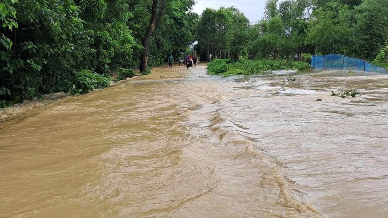 Kattaleru Vagu: కట్టలేరు వాగుకు మళ్లీ పోటెత్తిన వరద.. 20 గ్రామాలకు రాకపోకలు బంద్..!