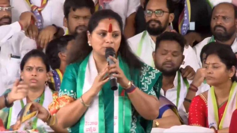 Kavitha: నేను బీఆర్‌ఎస్‌లో లేను.. రైతుల పక్షాన ఉంటాను..!