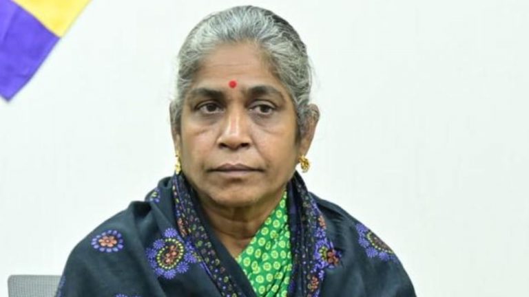 Maoist Sunitha: లొంగిపోయిన మావోయిస్టు కీలక నేత సునీత!