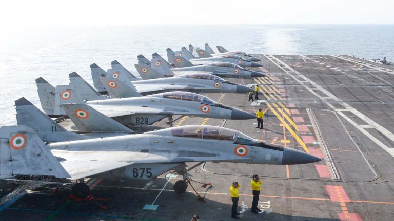 Indian Naval Power: పాక్‌ను గడగడలాడించిన మిగ్-29 విమానాలు..