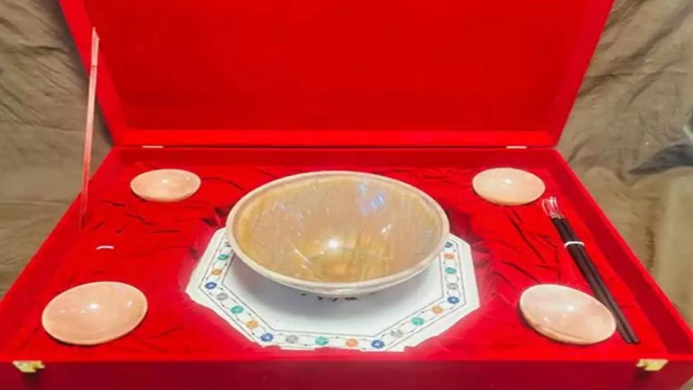 PM Modi Special Gifts: జపాన్ ప్రధానికి మోడీ ప్రత్యేక బహుమతి..