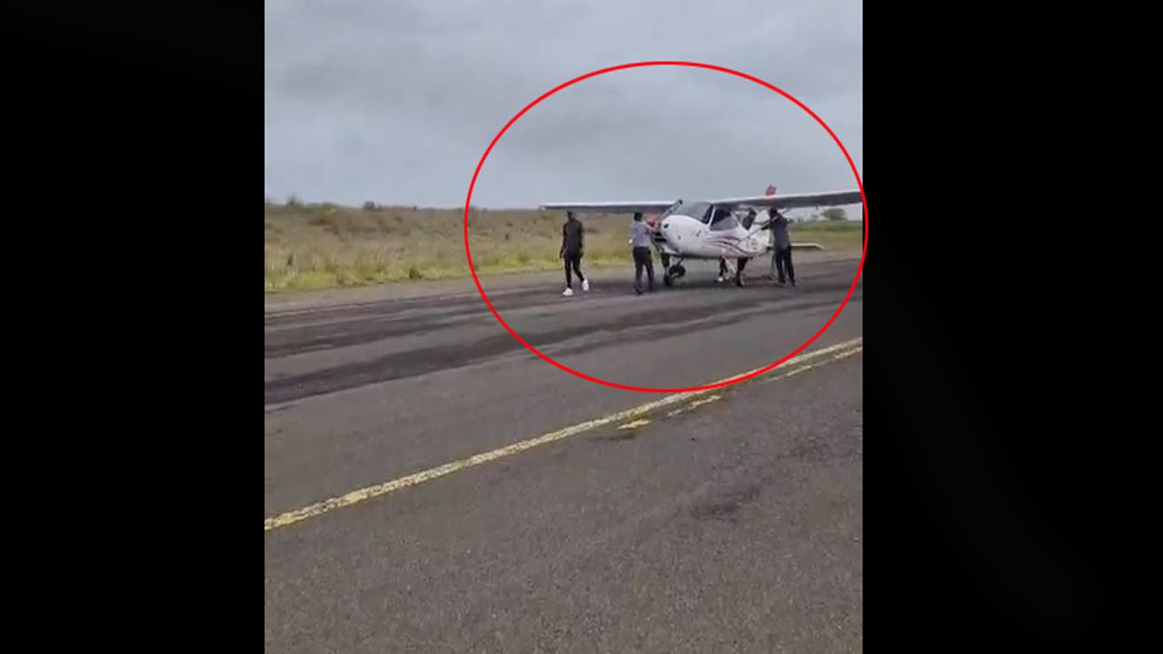 Pune: పూణెలో కూలిన శిక్షణా విమానం.. పైలట్ సురక్షితం