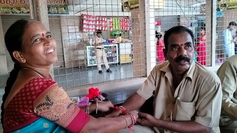 Raksha Bandhan : బస్టాండ్‌లో రక్షా బంధన్.. రామాయంపేటలో ప్రత్యేక సోదర స్నేహం