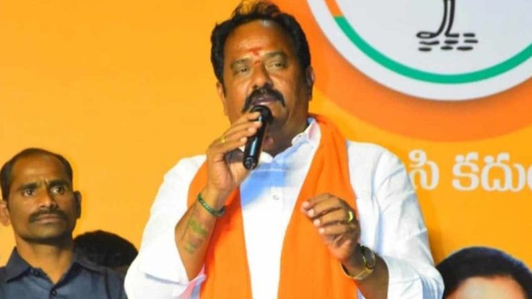 Kamareddy MLA : ఓటేసినందుకు ము* కడగాలంటే కుదరదు.. ఓవర్ కాన్ఫిడెన్స్ వల్ల ప్రజలు వరదల్లో చిక్కుకున్నారు..