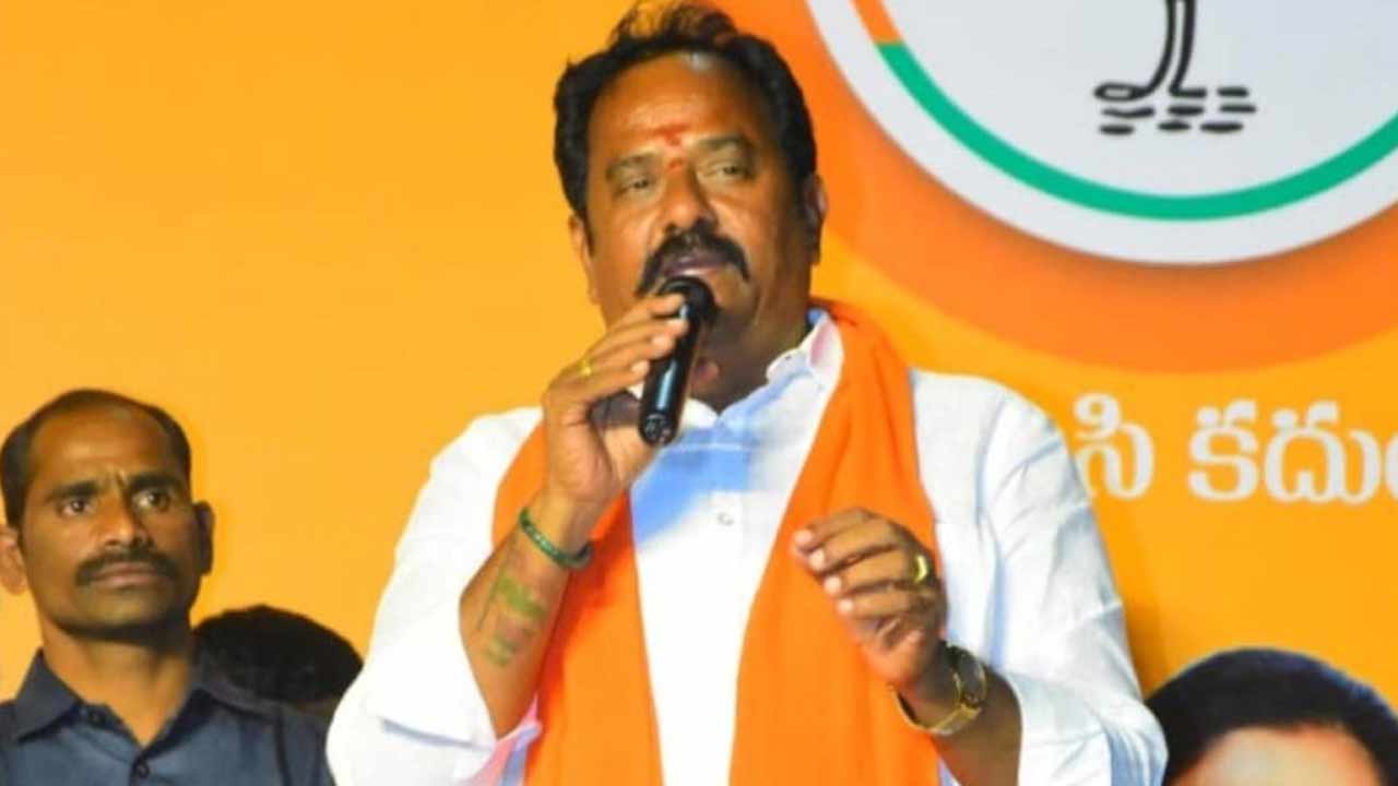 Kamareddy MLA : ఓటేసినందుకు ము* కడగాలంటే కుదరదు.. ఓవర్ కాన్ఫిడెన్స్ వల్ల ప్రజలు వరదల్లో చిక్కుకున్నారు..