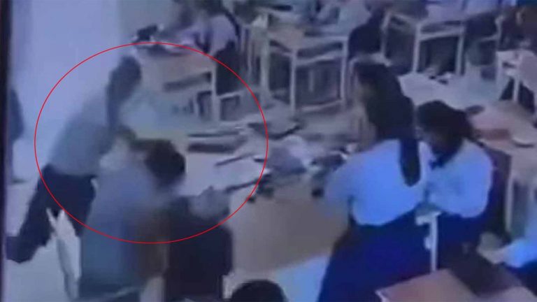 Student-Teacher Fight: మార్కులు తక్కువ వేసిందని టీచర్‌పై దాడి.. వీడియో వైరల్