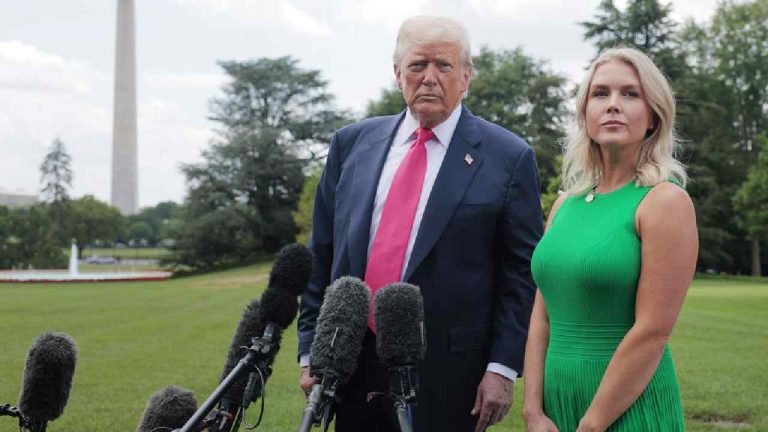 Donlad Trump: ‘‘ ఆమె పెదాలు మెషిన్‌గన్‌లా కదులుతాయి..’’ కరోలిన్ లెవిట్‌పై ట్రంప్ సె*క్సీ కామెంట్స్..