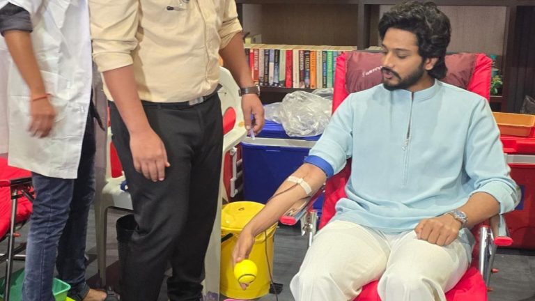 Mega Blood Donation : మెగా బ్లడ్ డొనేషన్ డ్రైవ్‌లో తేజ సజ్జా రక్తదానం..
