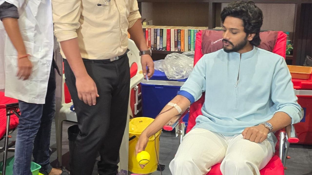 Mega Blood Donation : మెగా బ్లడ్ డొనేషన్ డ్రైవ్‌లో తేజ సజ్జా రక్తదానం..