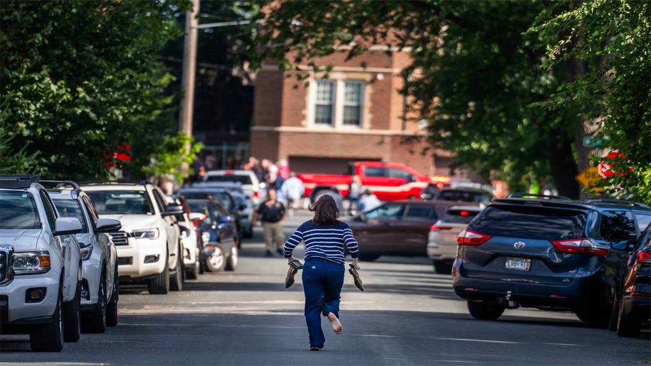 US: అమెరికా పాఠశాలలో కాల్పులు.. ఇద్దరు చిన్నారుల మృతి.. దుండుగుడు ఆత్మహత్య