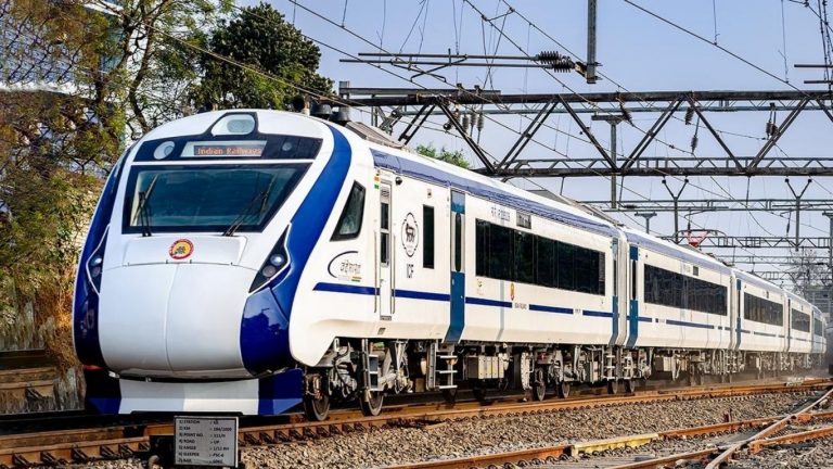 Vande Bharath: వందే భారత్ పై రైల్వే కీలక నిర్ణయం.. ఆ రూట్లో