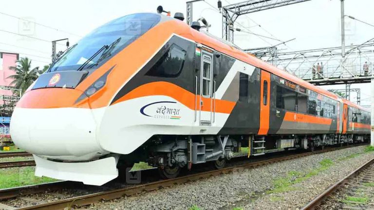 Ashwini Vaishnaw: పట్టాలెక్కనున్న తొలి వందే భారత్ స్లీపర్ రైలు.. అశ్విని వైష్ణవ్ కీలక ప్రకటన