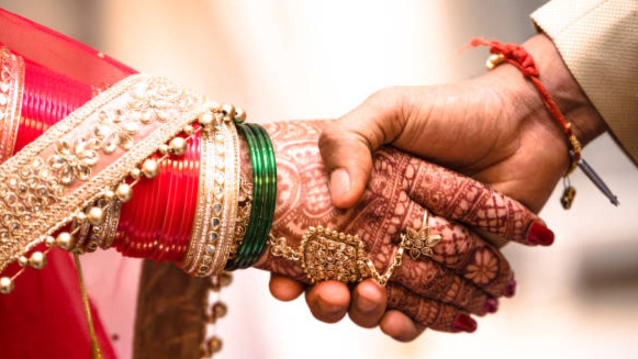 Crime News: మైలపోలు తీస్తుండగా పెళ్లి ఆపిన పోలీసులు.. ఆఖరి నిముషంలో ఏం జరిగిందంటే?