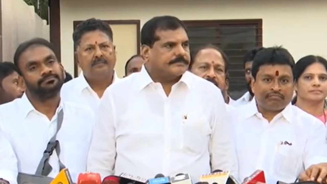 YSRCP: గవర్నర్‌ను కలిసిన వైసీపీ నేతలు.. దాడులపై ఫిర్యాదు..