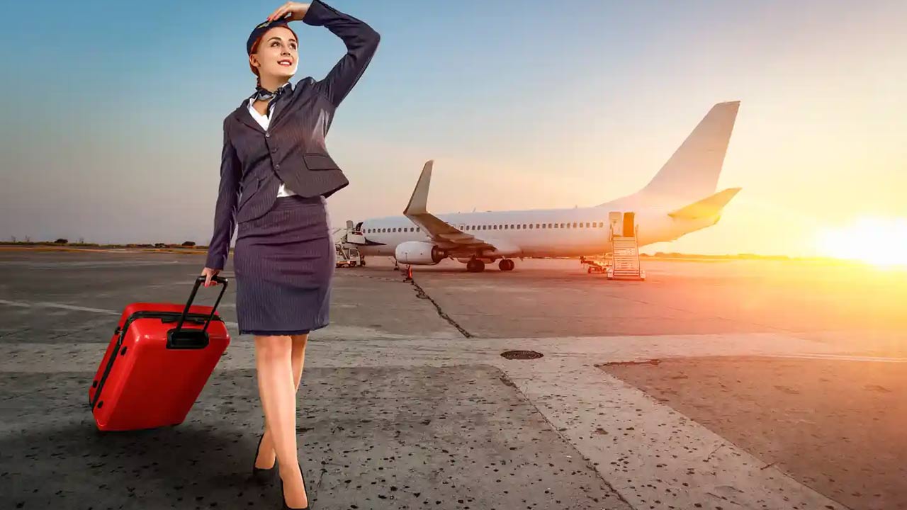 Air Hostess: ఎయిర్ హోస్టెస్ కావాలనుకుంటున్నారా? ఈ అర్హతలుంటే మీరు ట్రై చేయండి.. లక్షల్లో శాలరీ