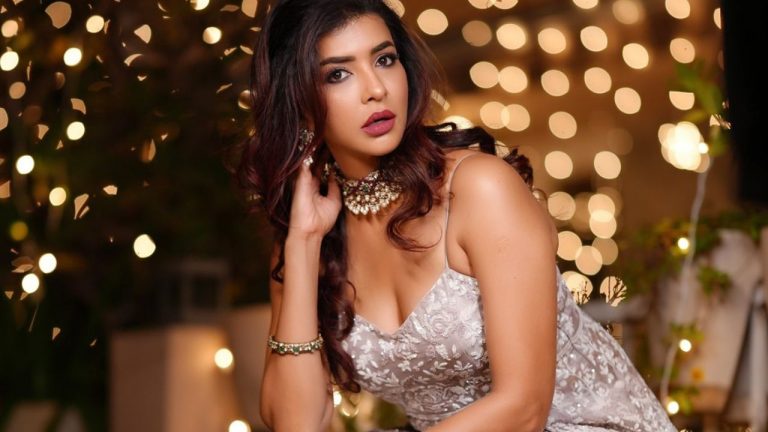 Manchu Lakshmi అవన్నీ ఫేక్.. బెట్టింగ్ యాప్ కేసుపై మంచు లక్ష్మీ రియాక్ట్..