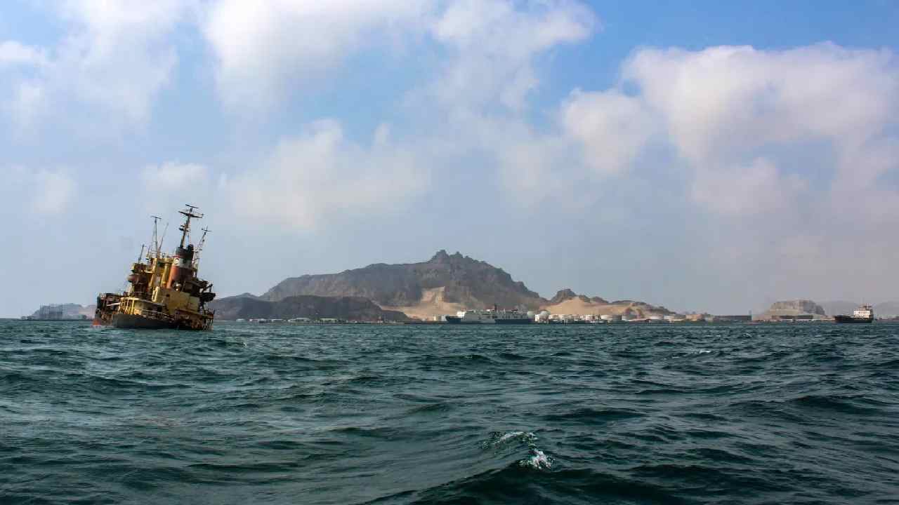 Yemen: యెమెన్ తీరంలో మునిగిన పడవ.. 68 మంది శరణార్థులు మృతి..