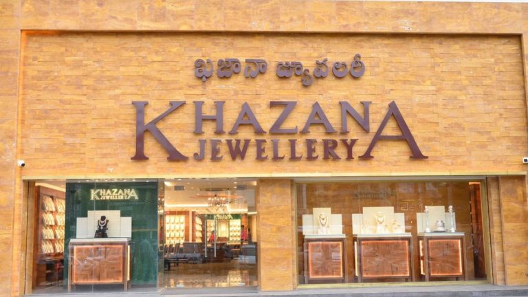 Khazana Jewellery: ఖజానా జ్యువెలరీలో దోపిడీ దొంగల బీభత్సం.. సిబ్బందిపై కాల్పులు!
